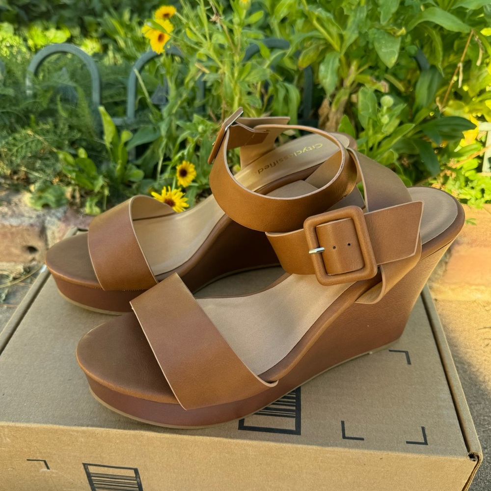 NWT City classified Brown Wedge Sandals size 10 vegan leather